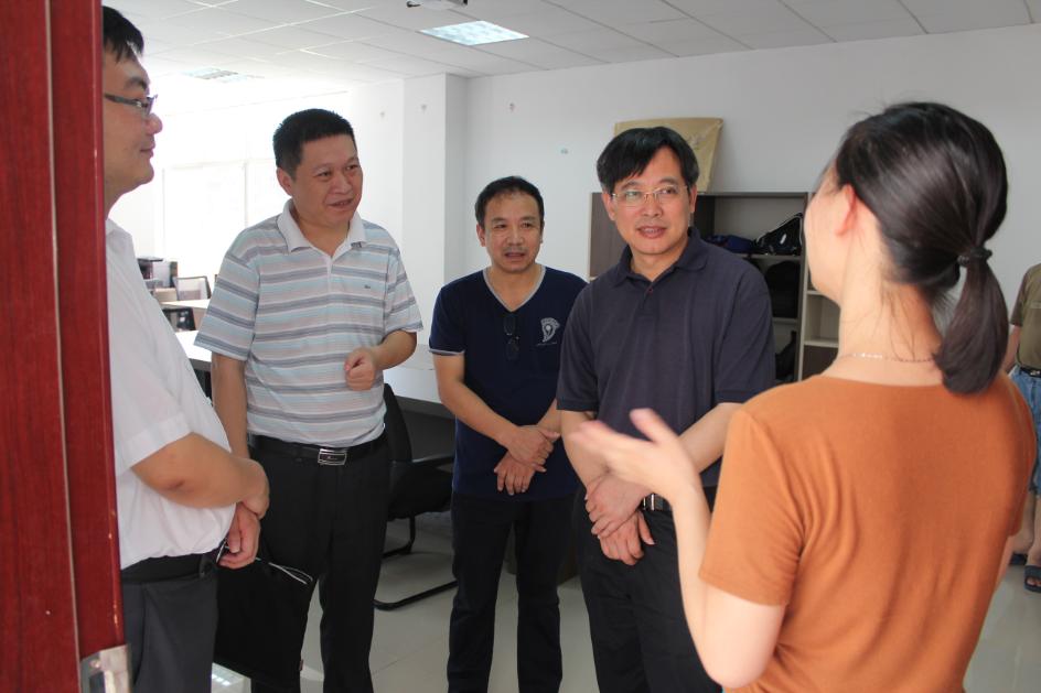 省人社厅副厅长董长麒调研beat365官网学生实习实训工作