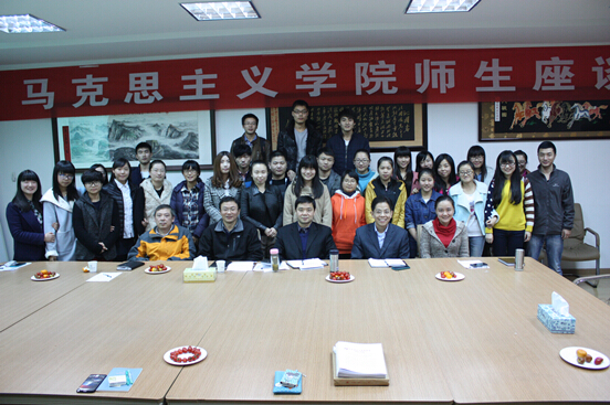 beat365平台官方网站师生座谈会顺利举行